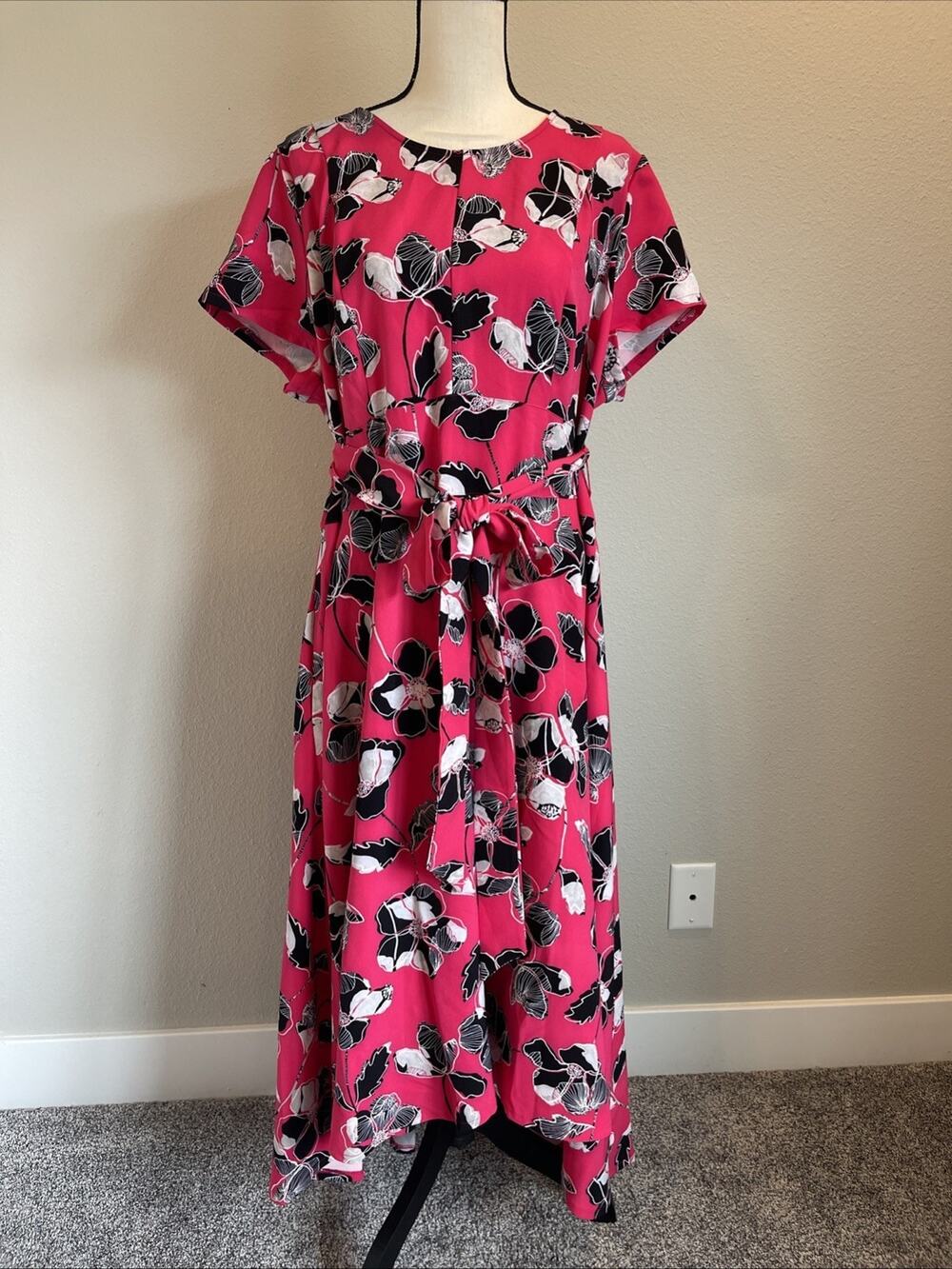 Lane Bryant Women’s Size 20 Short Sleeve MIDI Dress Hi-low Pink Black Floral NWT